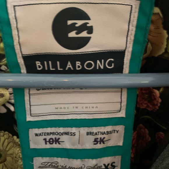 Ladies billabong winter jacket - Picture 3 of 7